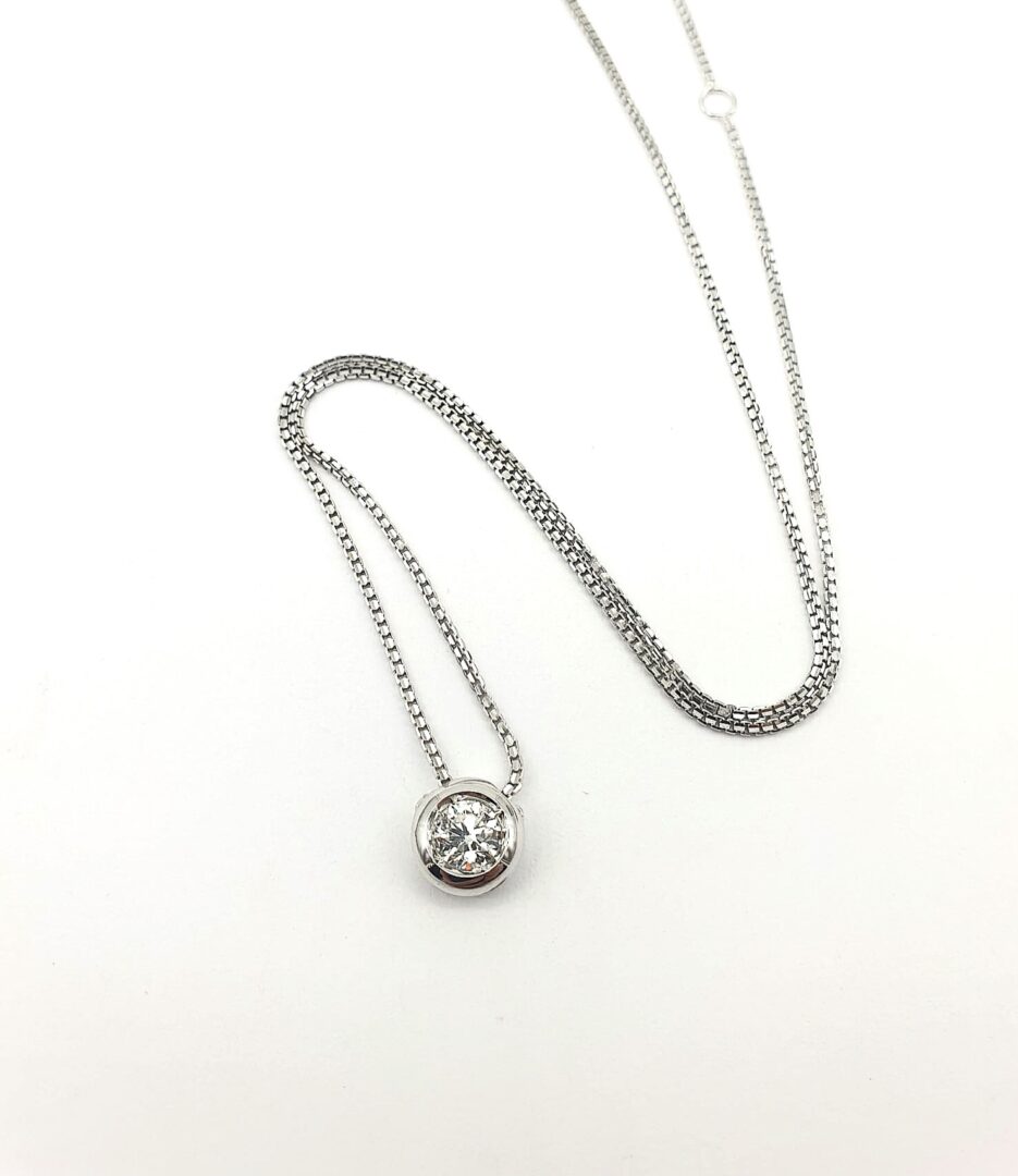 Girocollo Oro Con Punto Luce a Cipollina con Diamante - immagine 2
