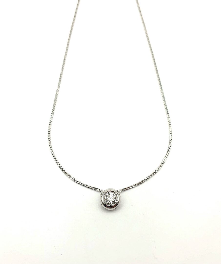Girocollo Oro Con Punto Luce a Cipollina con Diamante