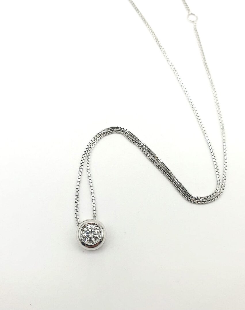 Girocollo Oro Con Punto Luce a Cipollina con Diamante - immagine 2