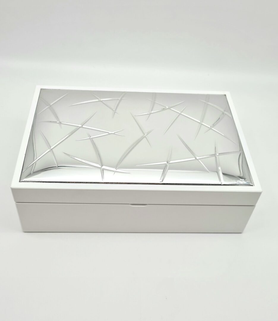 Scatola Portagioielli In Argento E Legno