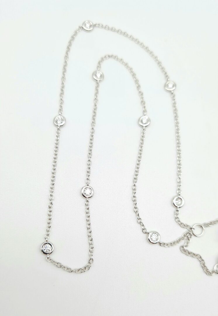Girocollo in Oro Bianco 750 Con 9 Diamanti - immagine 3