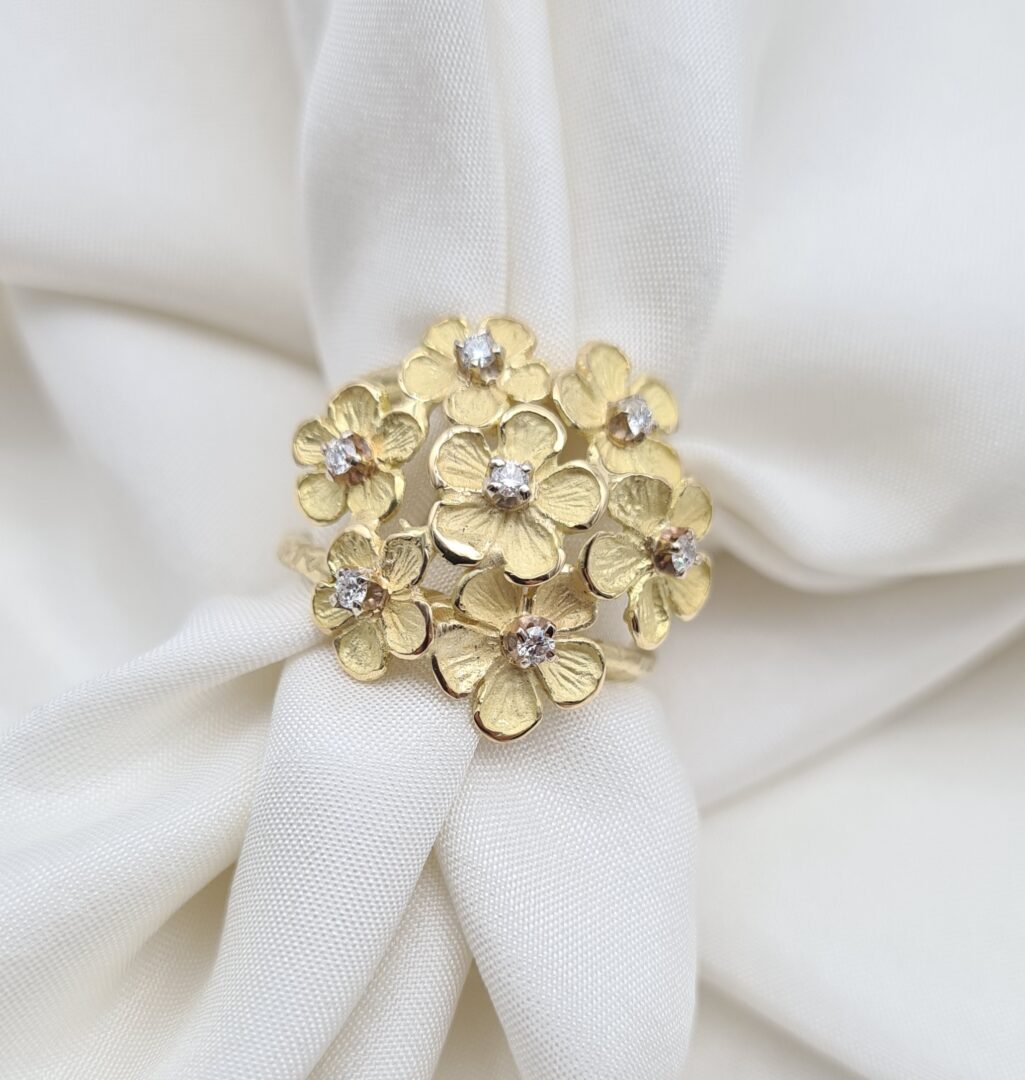 Anello Fiore In Oro 750 Giallo E Diamanti