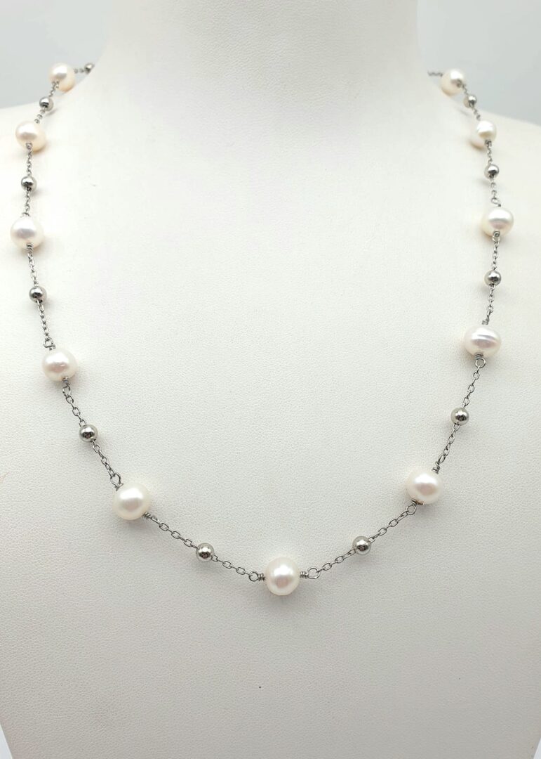 Collana Lunga In Argento Rodiato con Perle Coltivate d’acqua Dolce Bianche - immagine 3