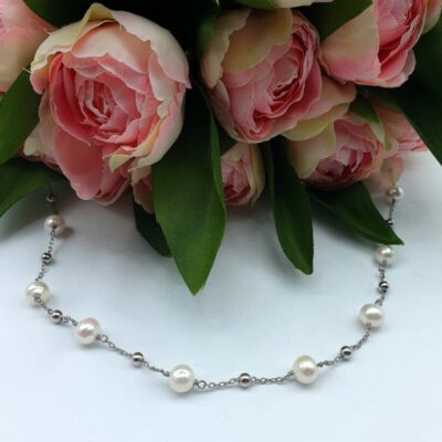 Collana Lunga In Argento Rodiato con Perle Coltivate d’acqua Dolce Bianche