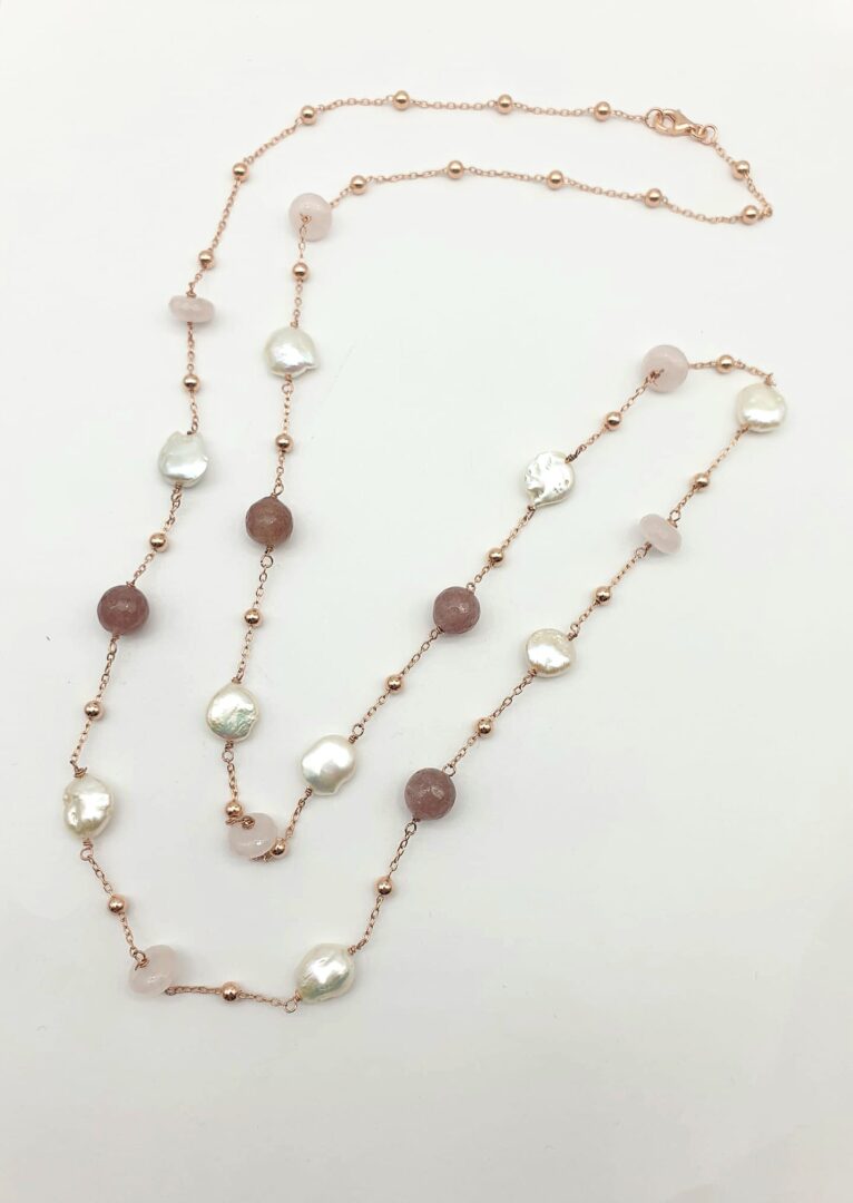 Collana Lunga in Argento Rosa con Perle, Quarzo Rosa e Quarzo Sole - immagine 3