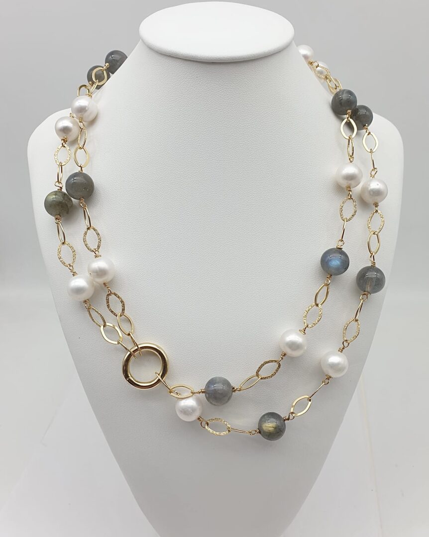 Collana Lunga In Argento Dorato con Labradorite e Perle d’acqua Dolce - immagine 2