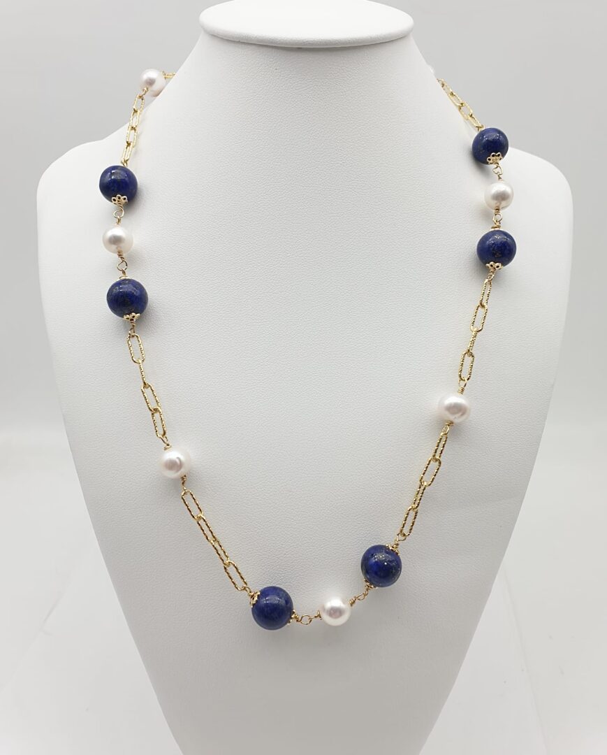 Collana Lunga In Argento Dorato con Lapislazzuli e Perle d’acqua Dolce - immagine 3