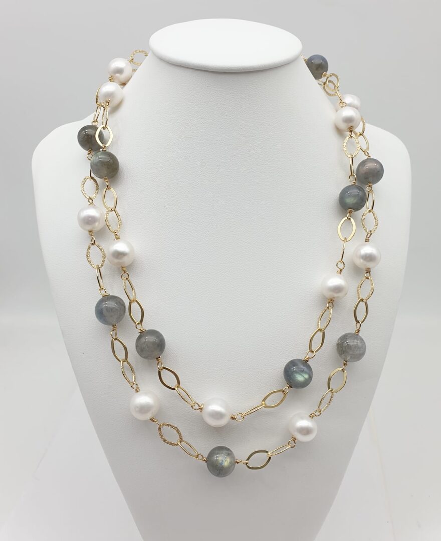 Collana Lunga In Argento Dorato con Labradorite e Perle d’acqua Dolce - immagine 4