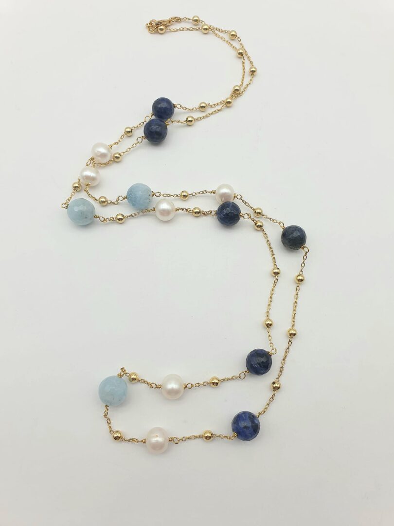 Collana Lunga In Argento Dorato con Sodalite Blu, Acquamarina e Perle d’acqua Dolce - immagine 3