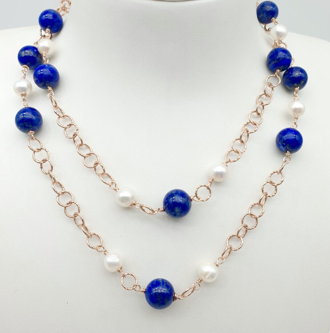 Collana Lunga In Argento Rosa con Lapislazzuli e Perle d’acqua Dolce - immagine 2