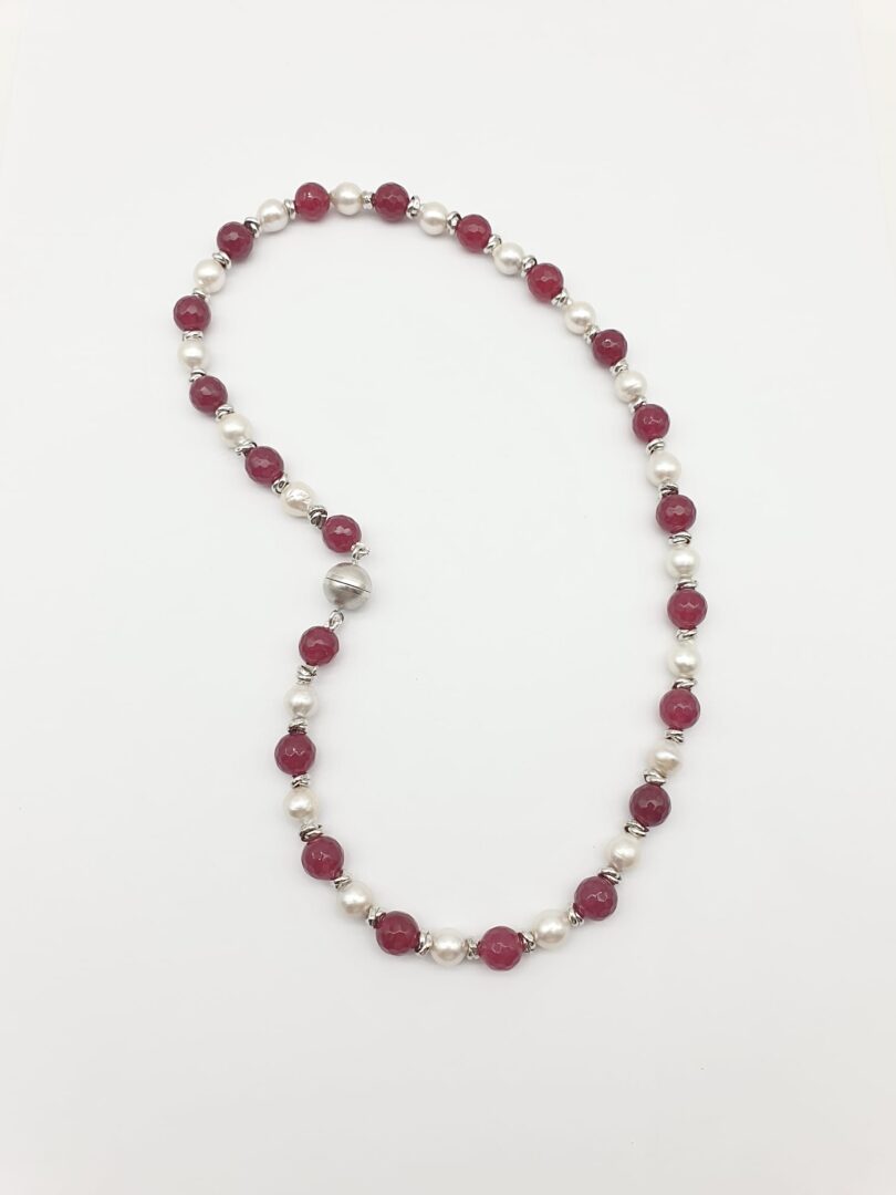 Collana Girocollo In Argento Rodiato con Quarzo Cherry e Perle d’acqua Dolce - immagine 4