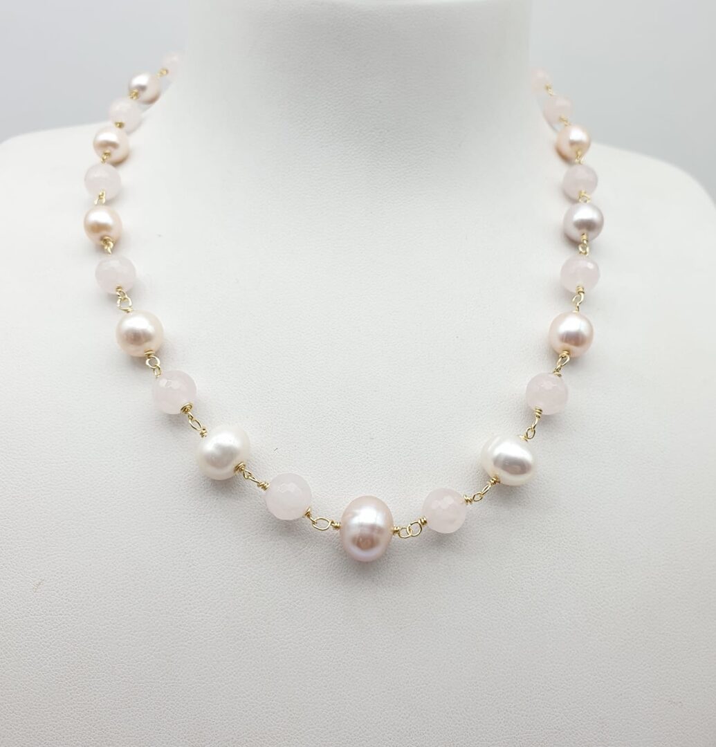 Collana Girocollo In Argento Dorato Con Quarzo Rosa e Perle - immagine 2