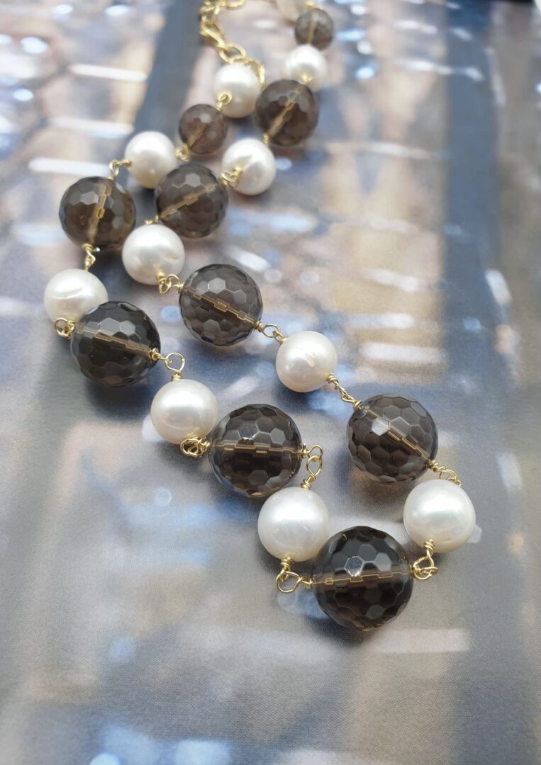 Collana Girocollo In Argento Dorato Con Quarzo Fume’ e Perle - immagine 4
