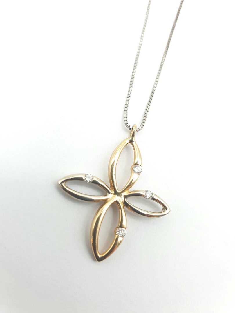 Girocollo in Oro Bianco e Giallo Fiore con Diamanti