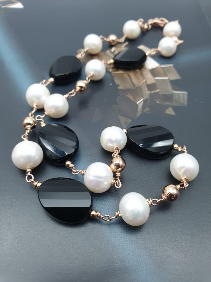 Collana Girocollo In Argento Rosa con Perle e Onice Nero - immagine 2