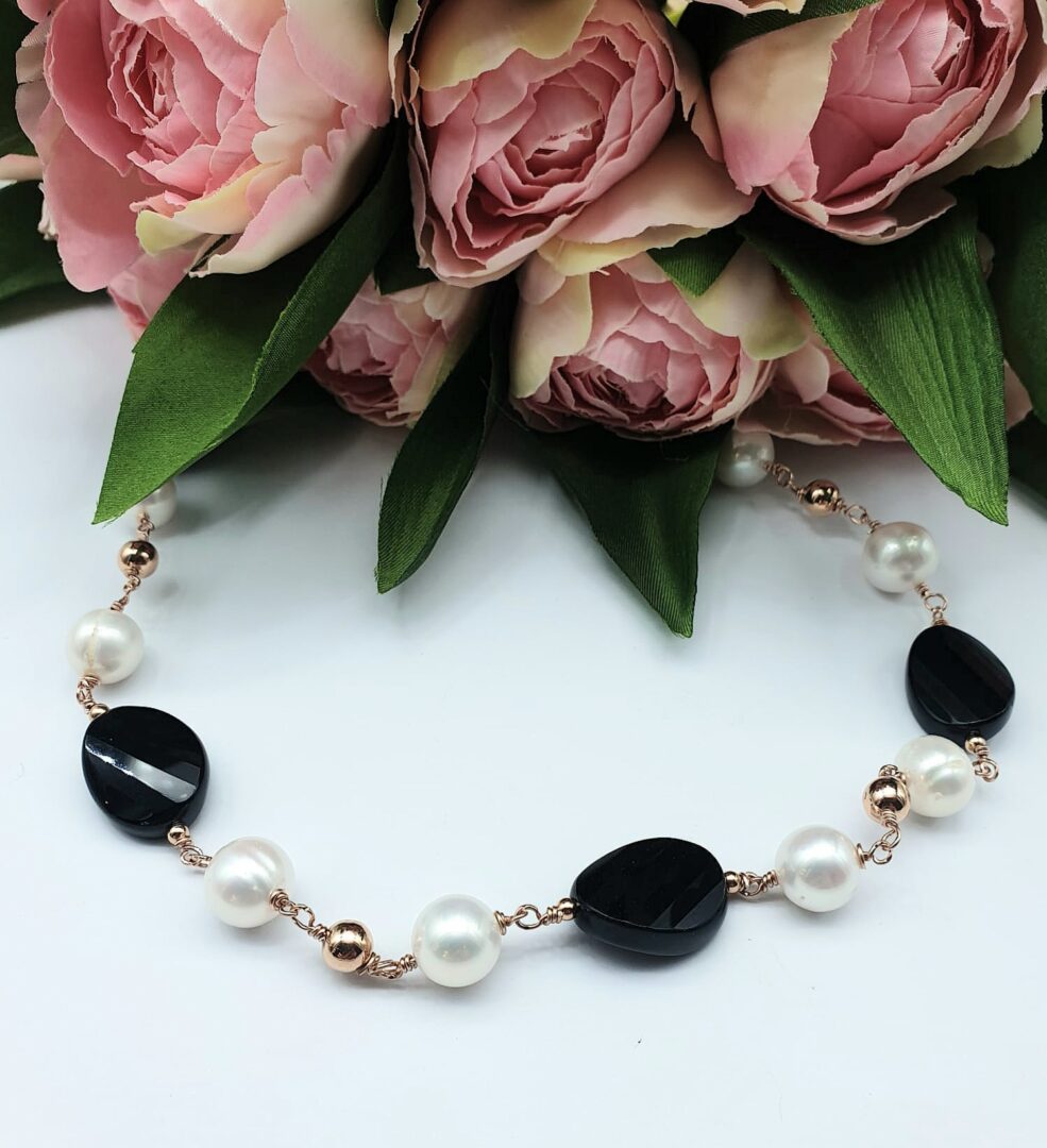 Collana Girocollo In Argento Rosa con Perle e Onice Nero